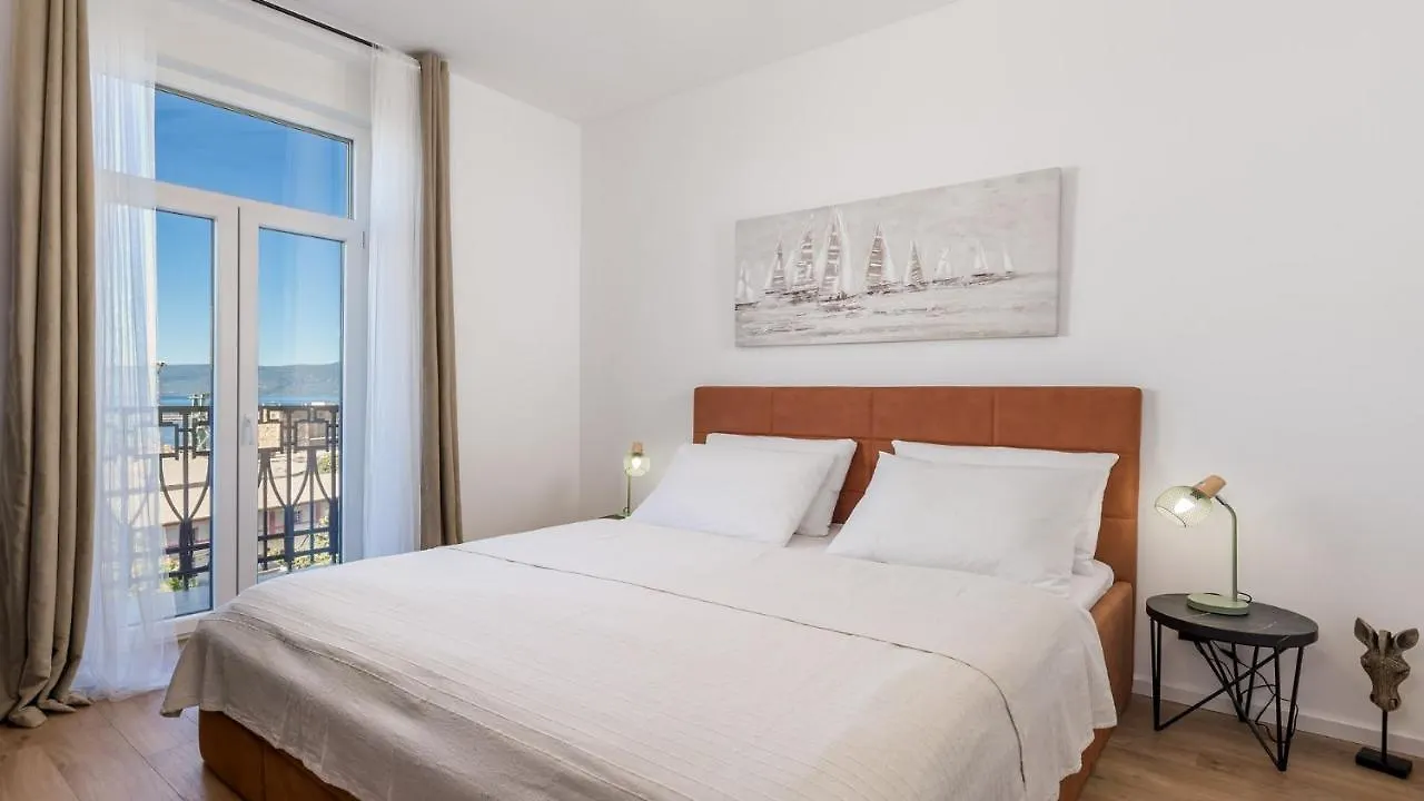 Apartments Bristol Rijeka 0*,