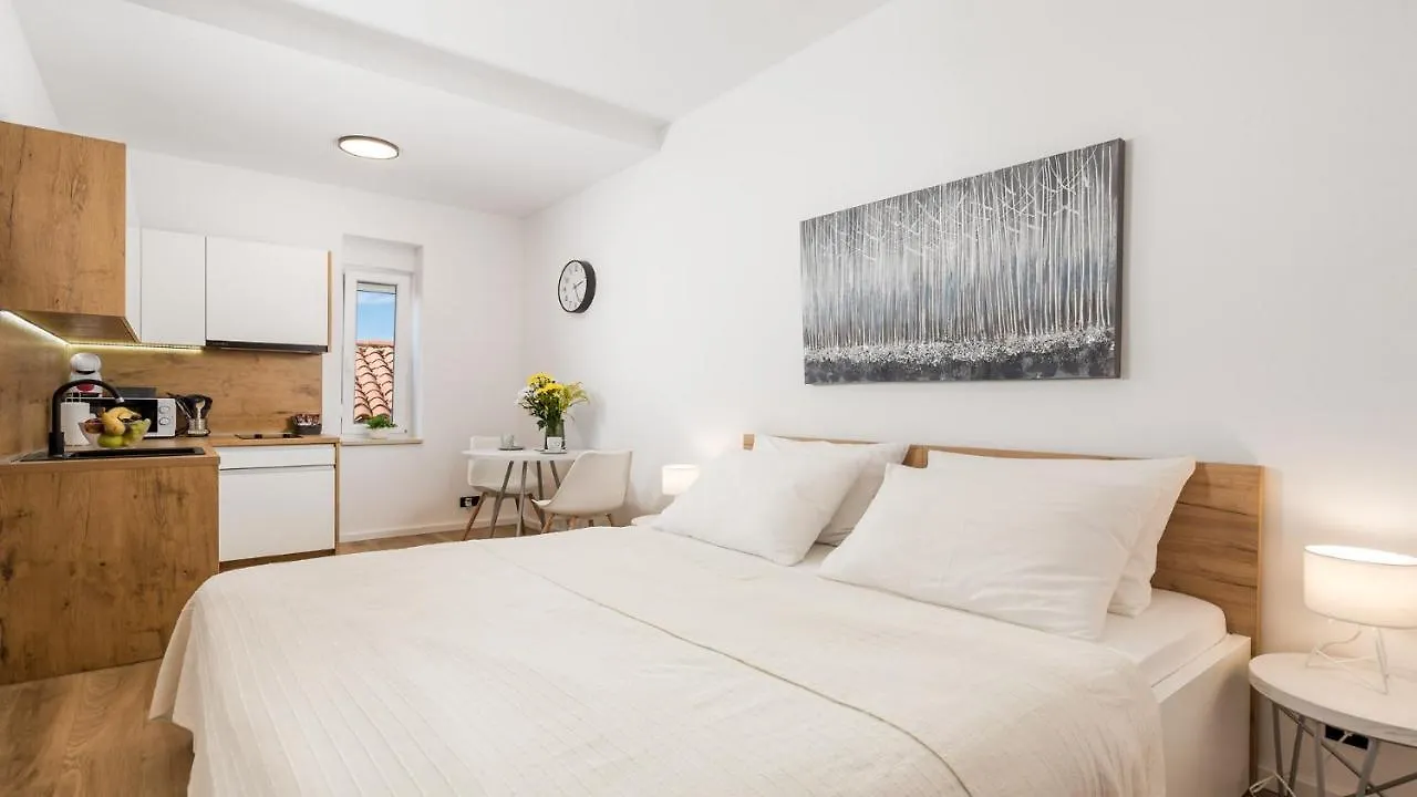 Apartments Bristol Rijeka 0*,  Croatia