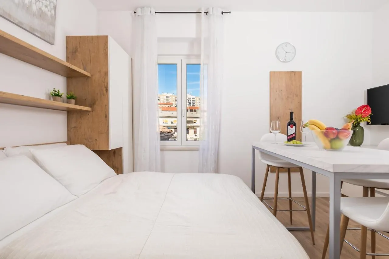 Apartments Bristol Rijeka 0*,  Croatia